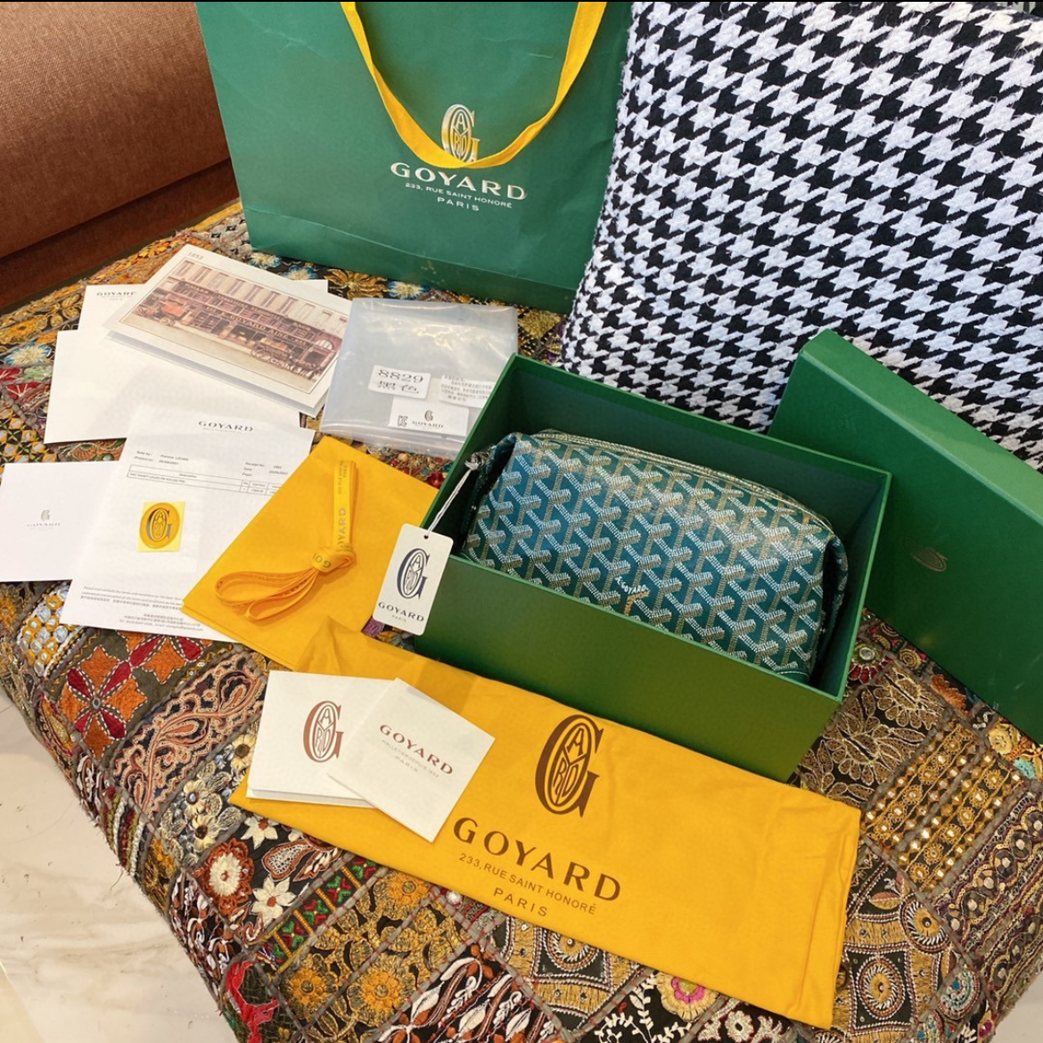 Goyard washbag