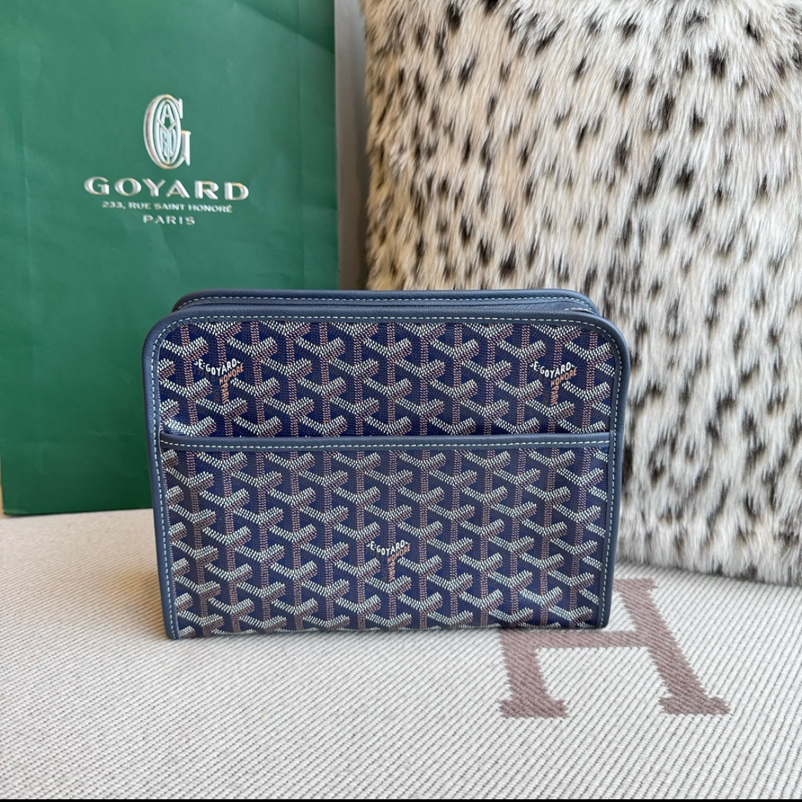 Goyard washbag