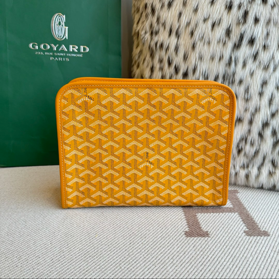 Goyard washbag