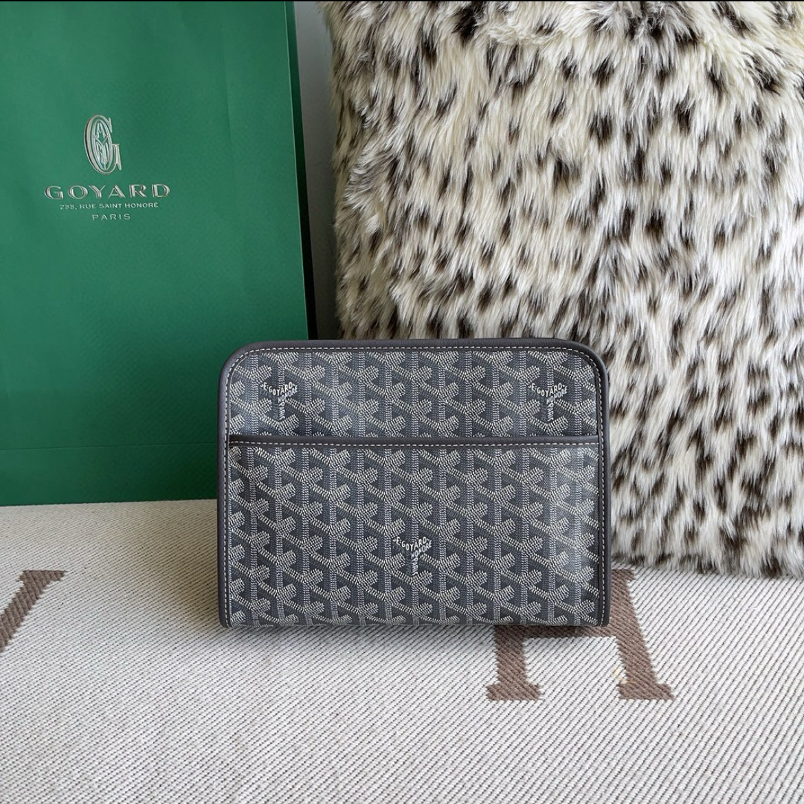 Goyard washbag